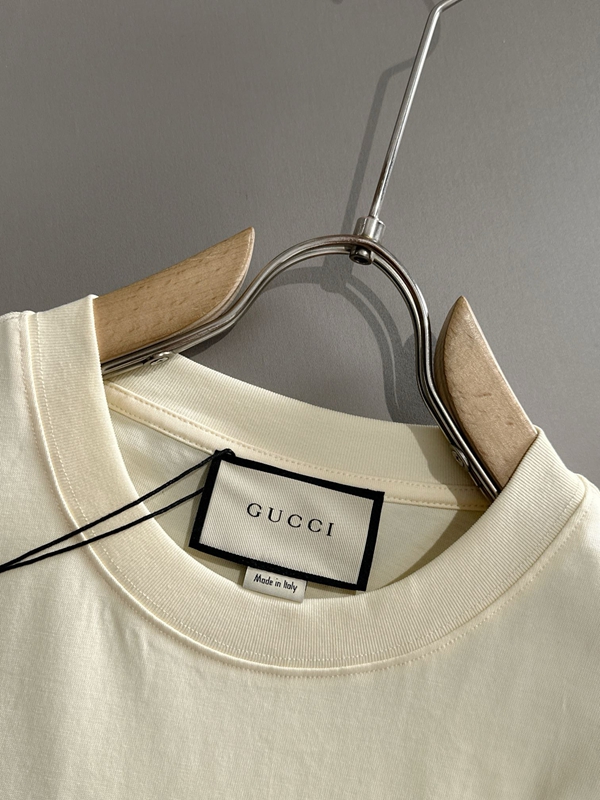 ブランドTシャツ側面デザイン